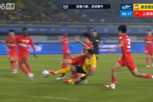 本場比賽第4次！VAR再次長時間介入，判定西海岸犯規(guī)進(jìn)球無效
