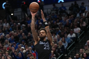 NBA首發(fā)出場的大前鋒P.J·華盛頓在中國行活動中三分線外投籃5次全部不中