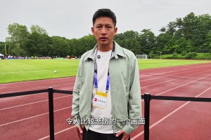 王楚現(xiàn)場直擊法國隊(duì)：全員列隊(duì)為德尚母親默哀，德尚已離開訓(xùn)練營