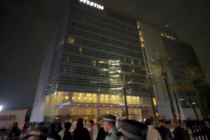 怒斥！墨西哥球迷在厄瓜多爾隊(duì)入住的酒店外瘋狂制造噪音