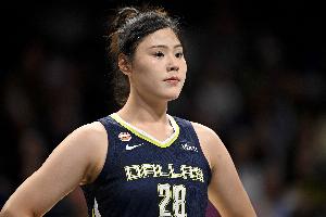 飛翼86以83分戰(zhàn)勝太陽隊(duì) 李月汝投籃命中1次，罰球命中2次，貢獻(xiàn)5分2籃板