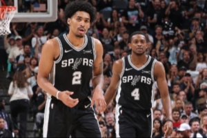 麥坎茨：哈珀可任首發(fā)但不宜打控衛(wèi)，馬刺應(yīng)保留?？怂勾蛭逍? loading=
