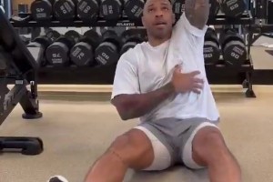 這就是亨利48歲身材依舊壯如牛的原因