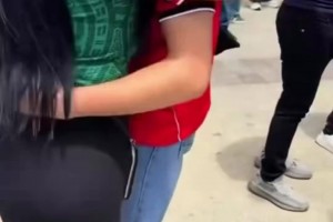墨西哥女球迷利用糖果引誘亞洲男球迷接吻