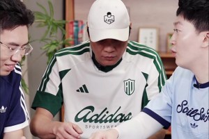 范志毅吃播體驗(yàn)！管澤元帶著北京“懶龍”在線(xiàn)投喂，范導(dǎo)表情亮了