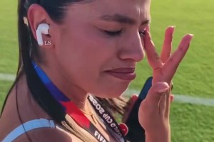巨星魅力！女記者看到C羅給她打招呼后激動(dòng)哭了