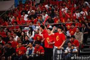 媒體人報(bào)道：中日男籃世預(yù)賽在遼寧體育館舉行，場(chǎng)館座無(wú)虛席，助力周邊餐飲業(yè)增長(zhǎng)40%