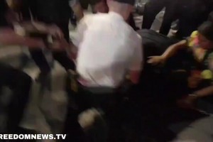 頭大！紐約警方正面臨無比巨大的挑戰(zhàn)！對付瘋狂慶祝的球迷！