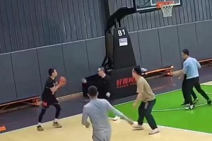 好家伙，這哥們進攻招式如此之多，簡直是野球場進攻萬花筒
