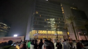 盤外手段是否有效？墨西哥球迷昨夜在酒店外圍夜以繼日吹笛，賽前對厄瓜多爾進行抗議