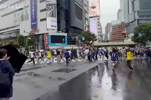 其他視角：平時(shí)刻燃爆清晨！日本隊(duì)絕平后，十字路口秒變狂歡海洋