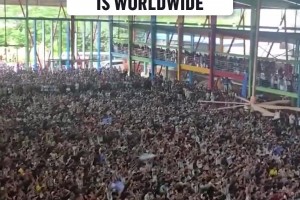孟加拉梅西球迷這看球助威氣勢，絲毫不比現(xiàn)場球迷的差啊