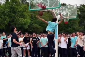 “摸高370CM的高中生！！這TM怎么防？？？”