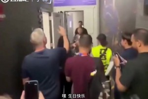 薩拉赫和施魏因施泰格吐槽：真的超級熱！沒喝水暫停直接熱成干
