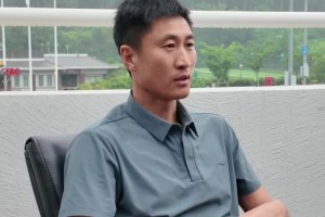 馬寧：給C羅黃牌沒有任何壓力，我見到大牌球員不發(fā)怵