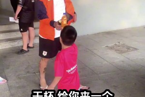 小球迷送給偶像芬達！王大雷：我不能喝那個，我喝這個，這贊助商