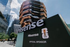 海信、FIFA與阿迪達斯攜手舉辦快閃活動，紐約掀起世界杯RGB足球狂潮