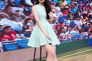 大長(zhǎng)腿！NBA美女主持人辰辰也來主持世界杯了