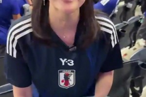 日本女球迷：撿垃圾是對一切的尊重，不想搞得一團(tuán)亂后離開