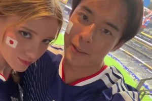 日本小情侶球場放狠話：熱評第一讓干啥就干啥！只要日本隊贏球