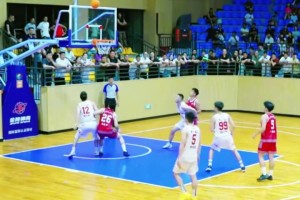 奇葩！貴州銅仁BA烏龍！12號連續(xù)搶板送進己方籃筐