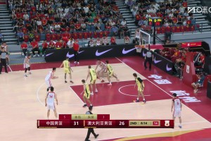 技術(shù)流鋒線~王俊杰低位背打，轉(zhuǎn)身抹進禁區(qū)上籃打進！