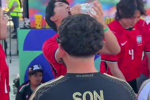 不能浪費(fèi)！球場不能攜帶烈酒入場，韓國和墨西哥球迷場外消滅~