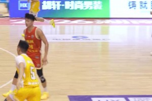懷化隊的李佳洪絕對是抽象圣體，場場都能給你帶來驚喜...