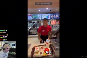 外網(wǎng)博主難繃葡萄牙爆冷后，C羅被人整活麥當勞賣薯條的視頻