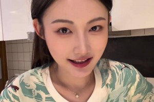 可愛吶！云姨表演當(dāng)你的女朋友是C羅球迷