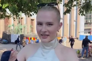 美女小姐姐不靠姿色，而是靠哈蘭德吃上流量了