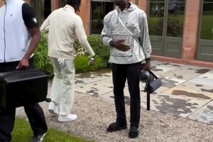 老詹&2016騎士隊(duì)友重聚，他們準(zhǔn)備3架直升機(jī)，這是要去哪玩？