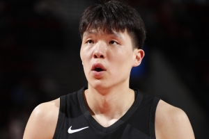 開拓者自媒體：簽約卡爾森和留下羅威意圖明顯，球隊對楊瀚森信心不足