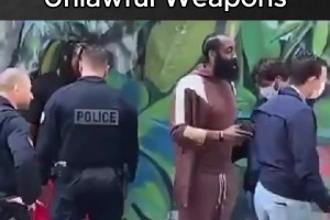 ??？美媒：哈登被指控非法攜帶武器被捕，已繳納100美元保釋金