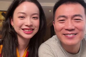 黃健翔帶女兒直播聊球，女兒Judy 開朗出鏡活力十足