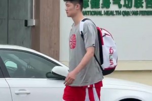 7月3號(hào)將于日本男籃交手！有網(wǎng)友拍到中國男籃前往球館訓(xùn)練