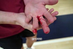 職業(yè)扣將 VS 職業(yè)球員！誰的扣籃更勝一籌？