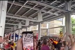 得罪了因凡蒂諾難怪輸了！德國(guó)球迷賽前高唱：因凡蒂諾是妓女兒子