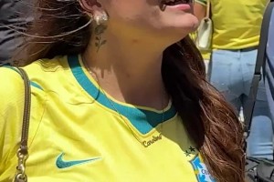 是誰讓巴西美女球迷最后時刻背叛了內(nèi)馬爾